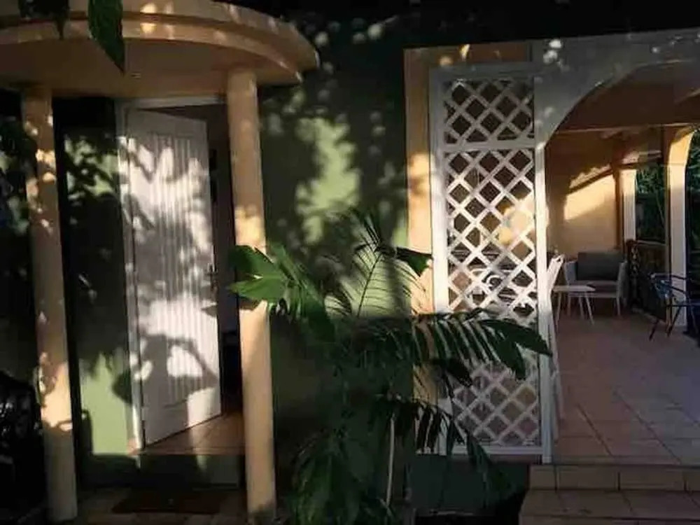 Bungalow With one Bedroom in Le Gosier, With Wonderful sea View, Furni