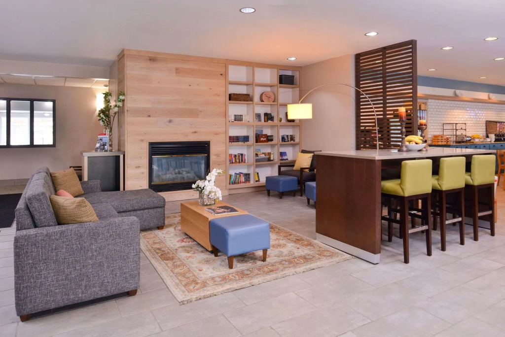 Country Inn & Suites by Radisson, Omaha Airport, IA