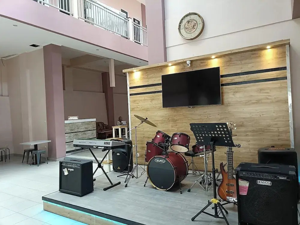Karana Guesthouse Syariah Bandung & Luang Cafe