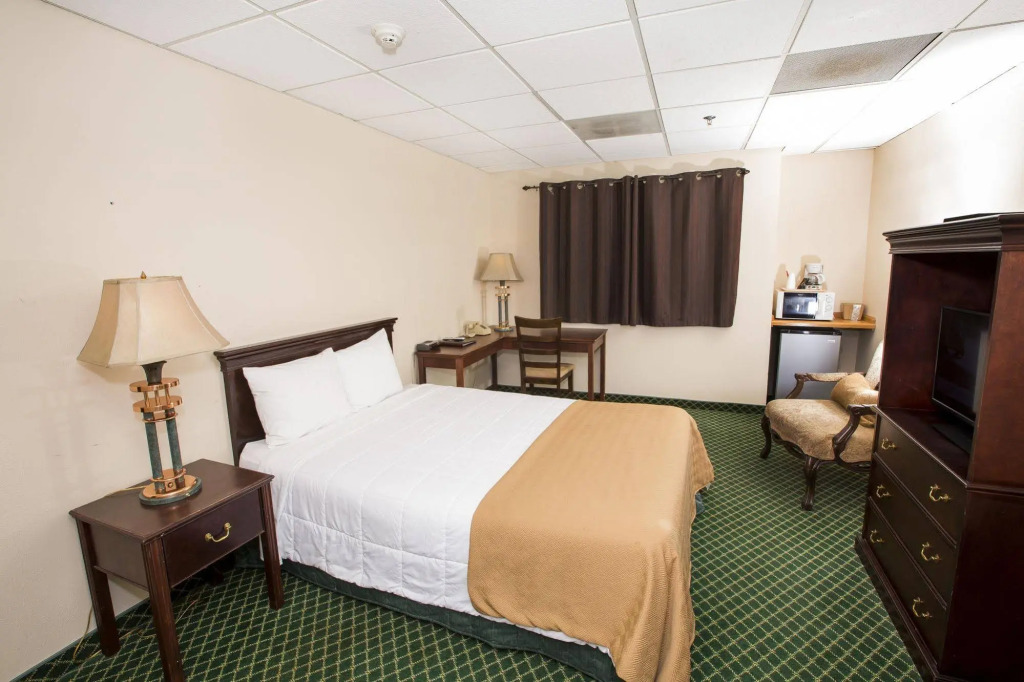 Village Inn & Suites Marysville