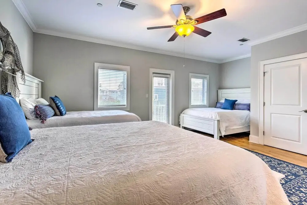 Home Near 30 A: Walk to Beach, Shops & Bicycles!