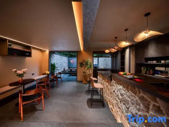 Hua Zhu · Stylist Art Accommodation