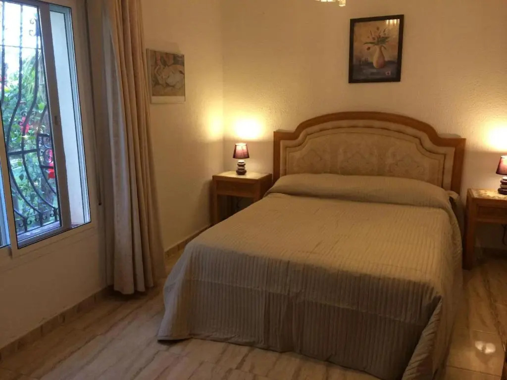 Marbella beautiful renovated villa 5 bedrooms, 3 bathrooms, private heated pool, close beach plage, 10 to 12 people, ping pong, private pétanque