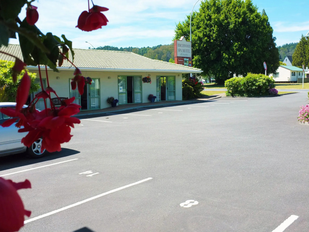 Birchwood Spa Motel