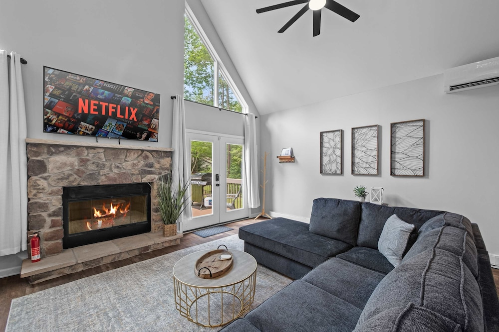 Near Jfbb With Private Hot Tub and Game Room