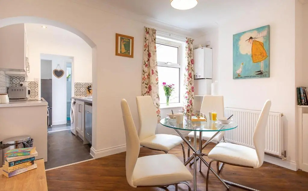 Bright 3 Bedroom Townhouse Near City Centre