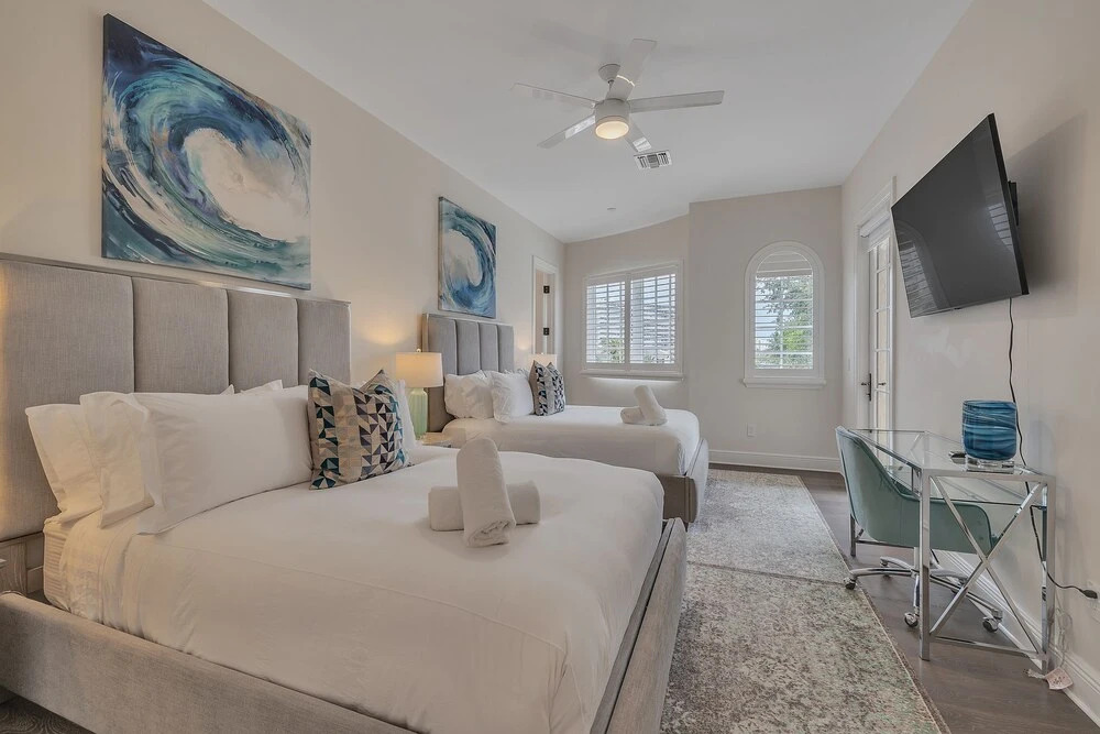 Casa Royale - Luxurious Waterfront Living 7 Bedroom Home by RedAwning