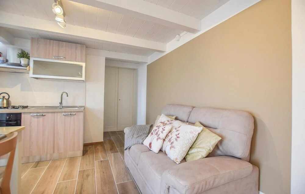 Apt. 7