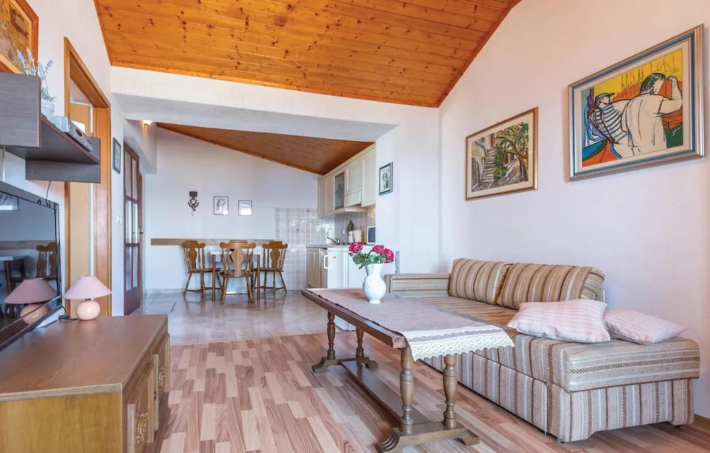 Two-Bedroom Holiday Home In Tucepi