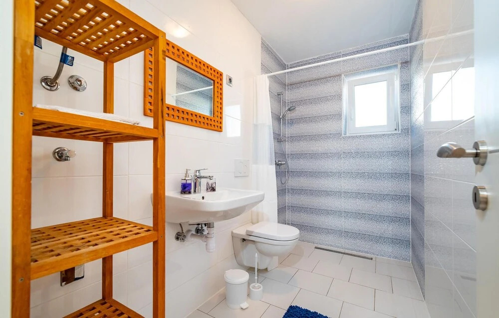 Amazing Home in Novigrad With 5 Bedrooms, Wifi and Outdoor Swimming Pool