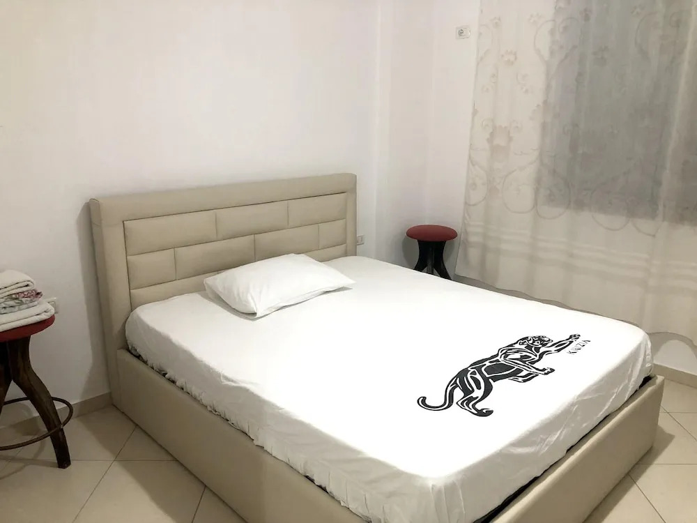 Apartment With one Bedroom in Durrës, With Wonderful sea View and Furnished Terrace - Near the Beach