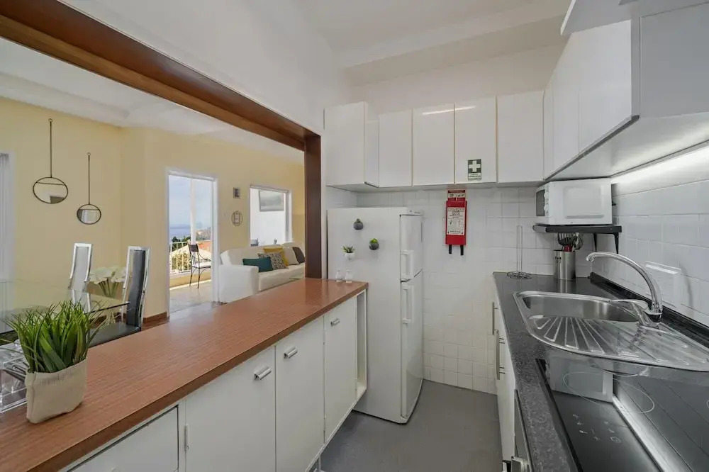 The Sunny Apartment by Atlantic Holiday