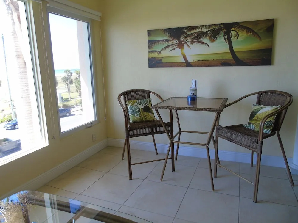Sunset Royale - 302 1 Bedroom 1 Bathroom Apts