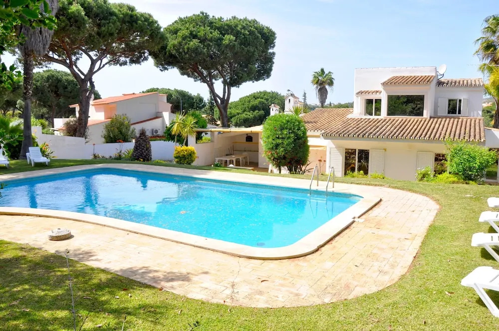 Large Private Pool Villa With 5 Suites, Free air Conditioning