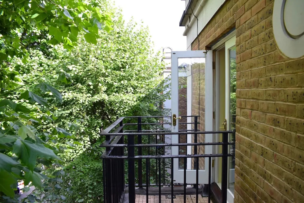 Quaint & Cosy 1 Bedroom Flat - Kensington Olympia!