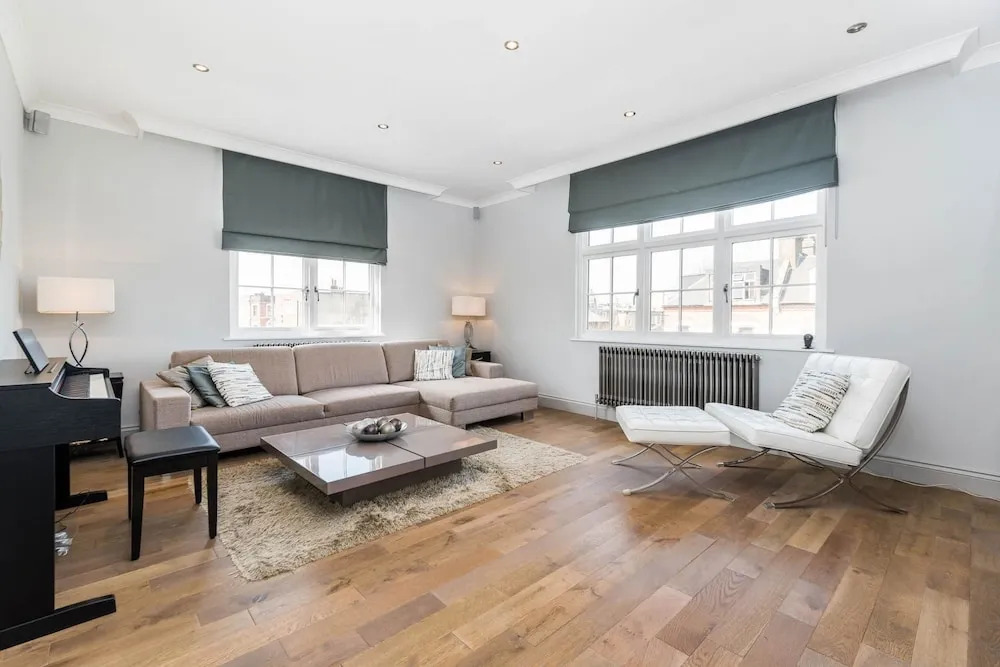Spectacularly Stylish 2 Bed Flat Heart of Fulham