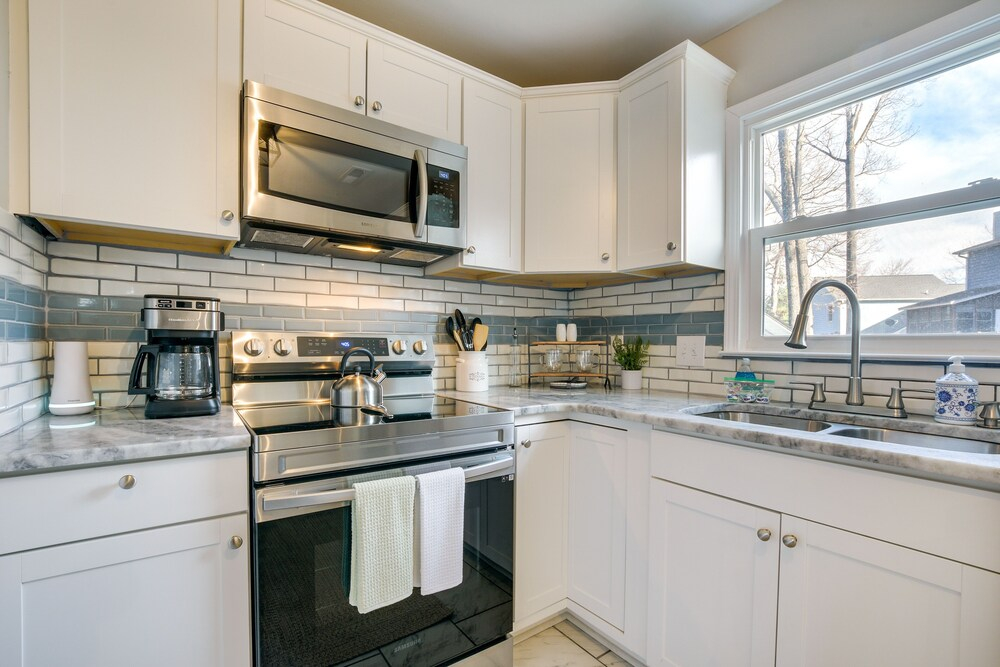 Sunny Family Home, 3 Mi to High Point Market!