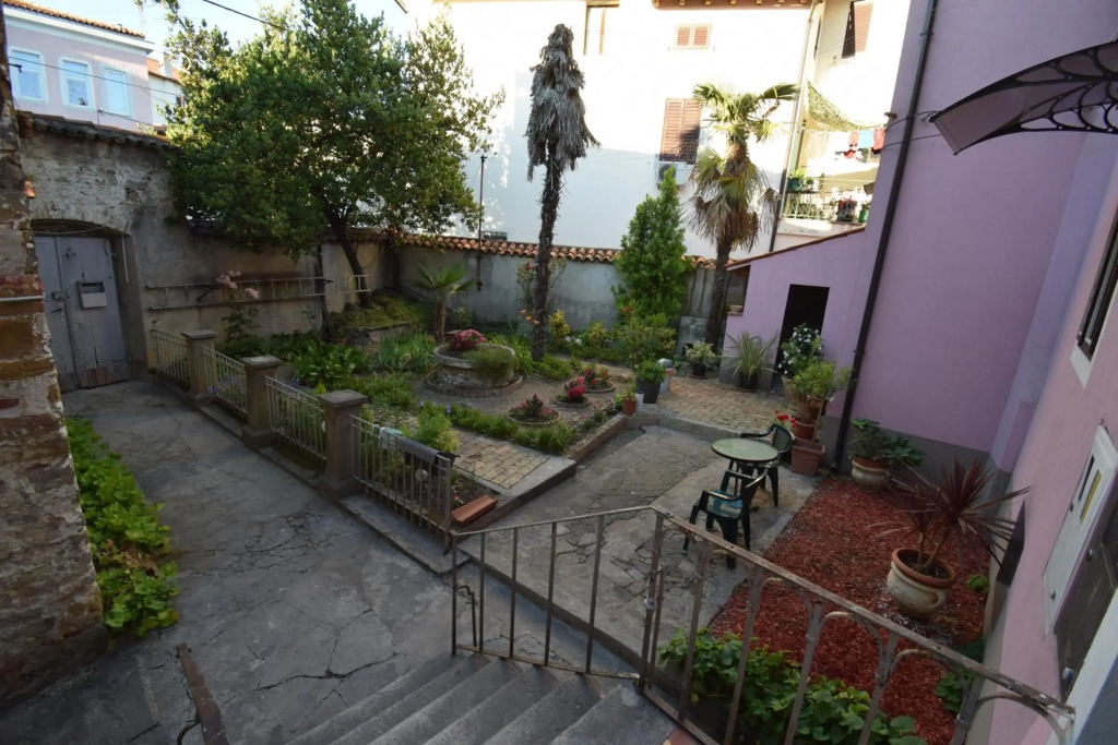 Secret Garden Apartment