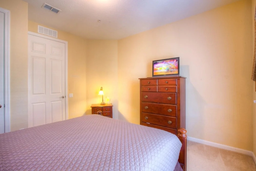 Lovely Third-floor Vista Cay Resort Condo!
