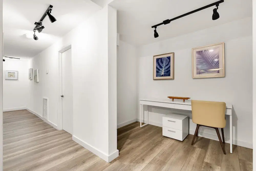 Modern & Fashionable Apartment w/Pool and Garden