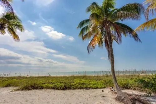 Beachfront Dunes 3 s Gulf Front 3 Br home by RedAwning
