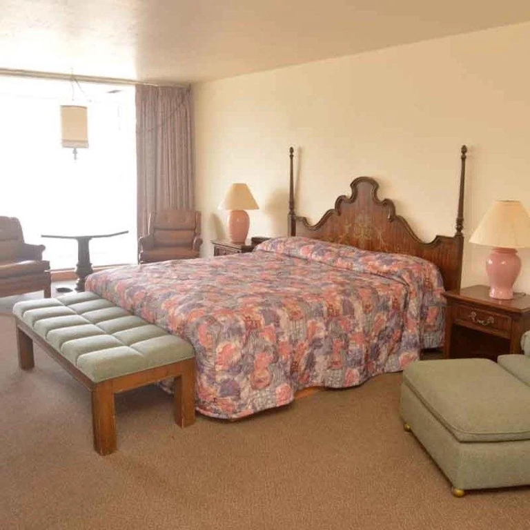 Sportsman Lodge