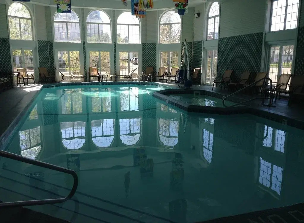Hamilton Inn Select Beachfront Mackinaw City