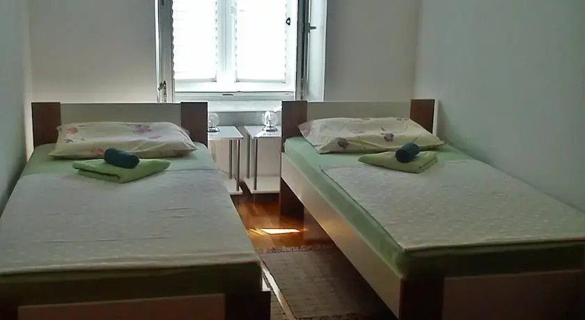 Hostel XXS