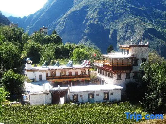 Zhonglu Zangzhai Country Hotel