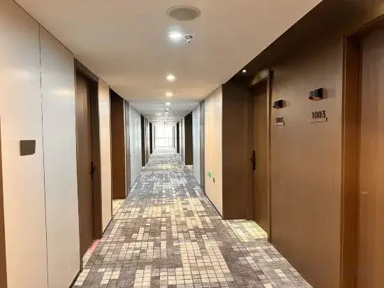 Lihang Hotel (Center Square Store, Tonglu)