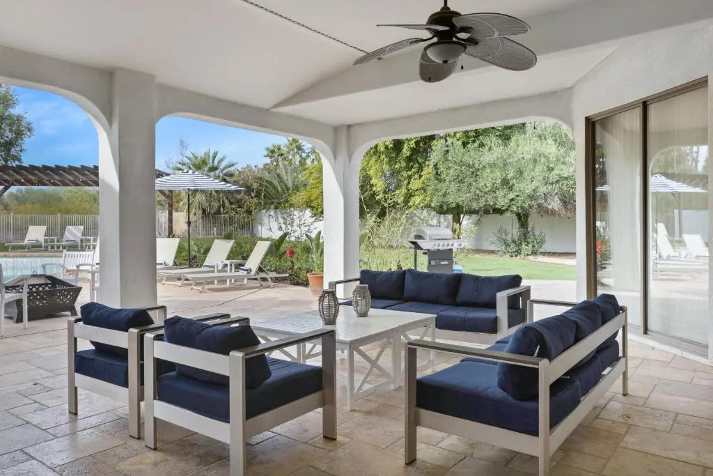 Sleeps 19, 7bdr Estate! Sports Court, Putting Green, Pool Farrier by Avantstay