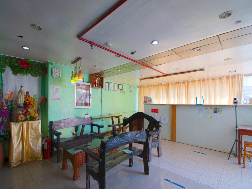 OYO 677 Roseate Pensione (Vaccinated Staff)