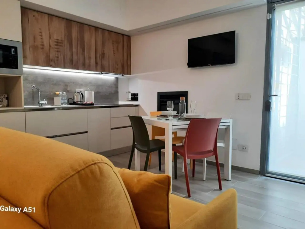 Unique 4 Storey House on Naviglio 4Bd, 4Bt