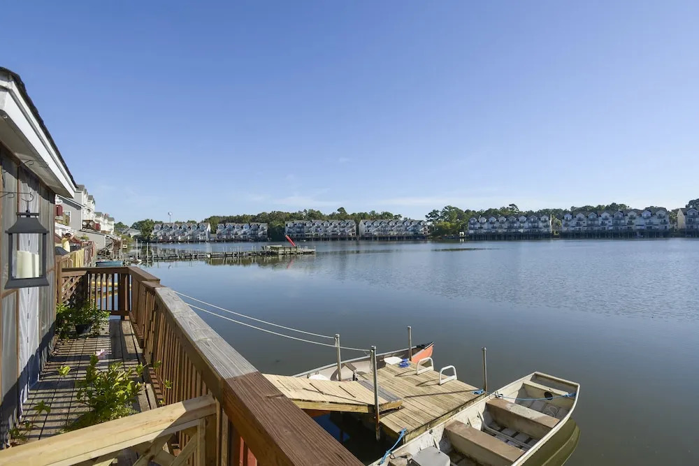 Carolina Waterfront Rentals - Arco - 3 Br townhouse by RedAwning