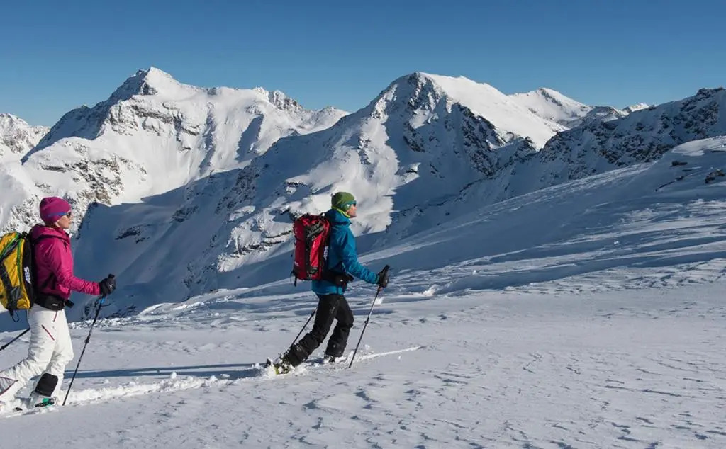STILFSER HÜTTL Ein ganzes Ferienhaus für euch in SÜDTIROL in Alleinlage mit Ortlerblick euer Refugium mit privatem Gartenbereich für gemeinsame Zeit zu zweit mit Familie und Freunden und Hund im Nationalpark Stilfserjoch WINTER Skigebiet in d Nähe SULDEN