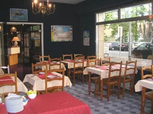 Brit Hotel LArrivée Guingamp