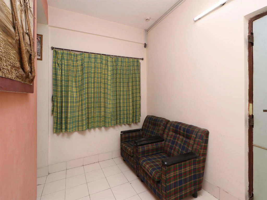Collection O 5043 Ratnakar Days' Inn