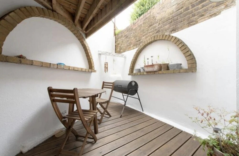 NEW Charming 1BD House With Patio in London