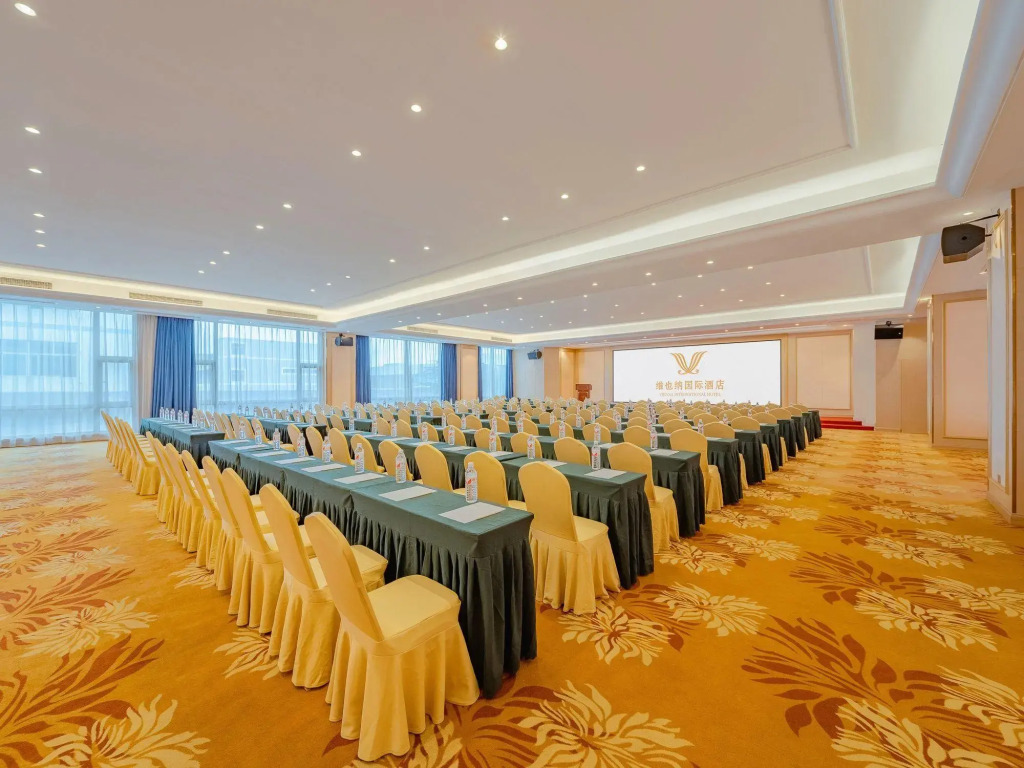 Vienna International Hotel Qishi Center Branch in Dongguan, Guangdong.