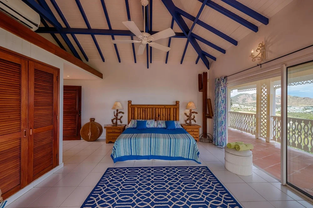 Stunning Orient Bay Ocean Views, Walk to the Beach! AC, Free Wifi, Swimming Pool