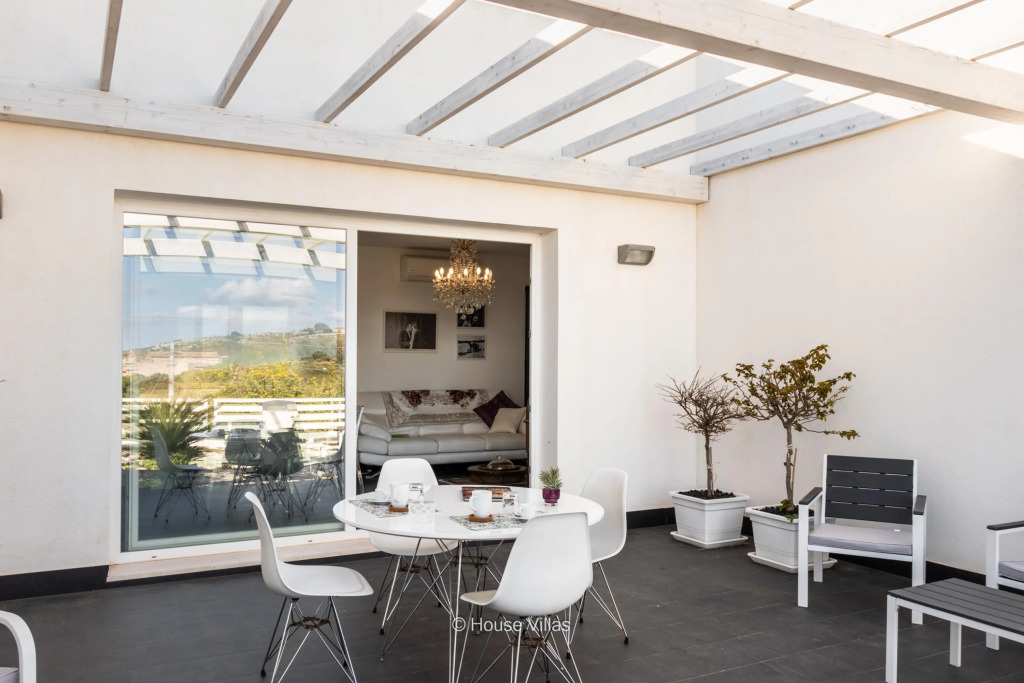 Albantica In Avola With 3 Bedrooms And 3 Bathrooms