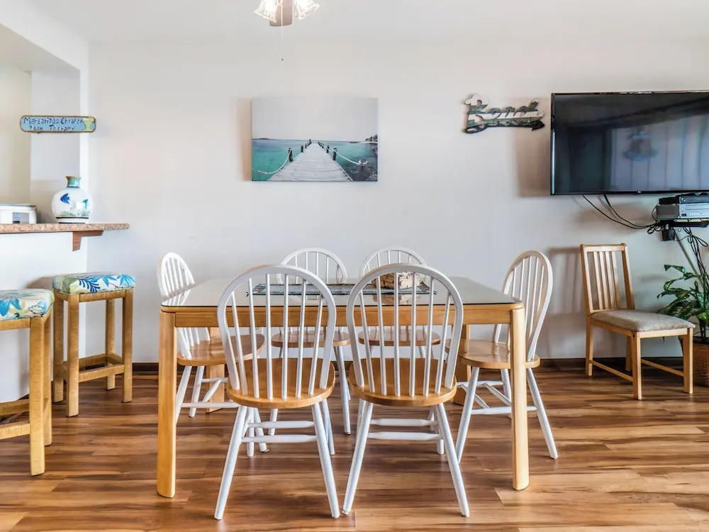 Oceanfront Condo with pool - Walk to the Tiki Bar