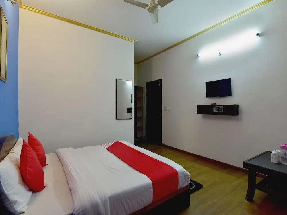 OYO 18411 Hotel Aarya