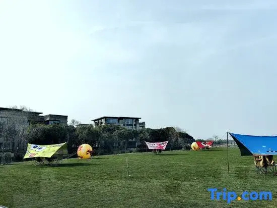 Yishu Waterfront Hotel