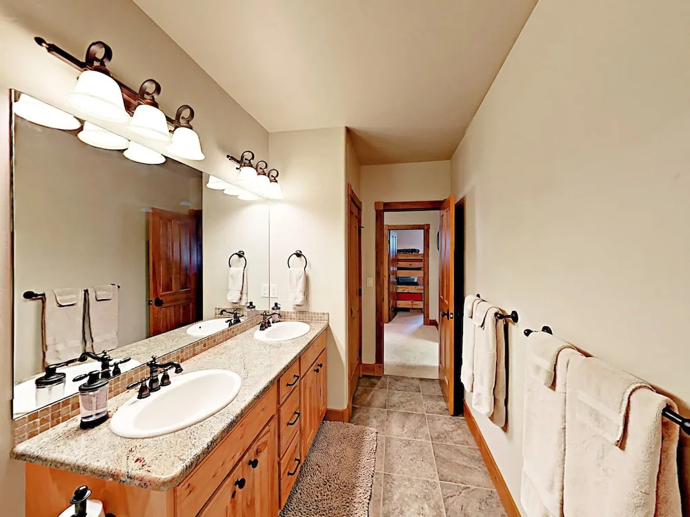 525 N Lupine Lane Home - 4 Br home by RedAwning
