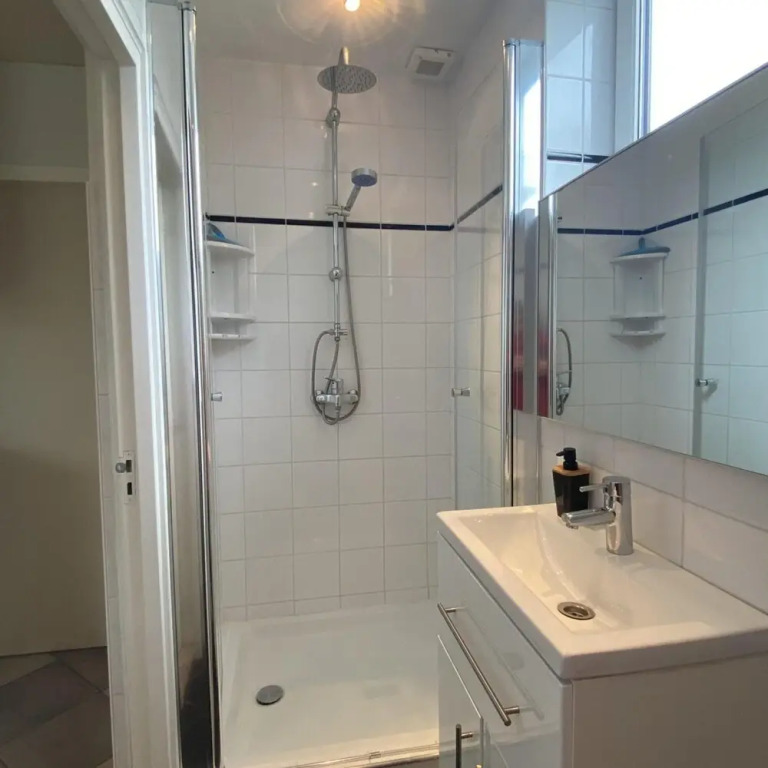 Home in Sint Maartenszee with Veranda