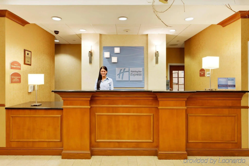Holiday Inn Express & Suites Riverhead - Long Island by IHG