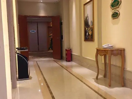 Vienna Hotel ( (Loft) Nanchang Xianghu Xiaolan Industrial Park Branch)