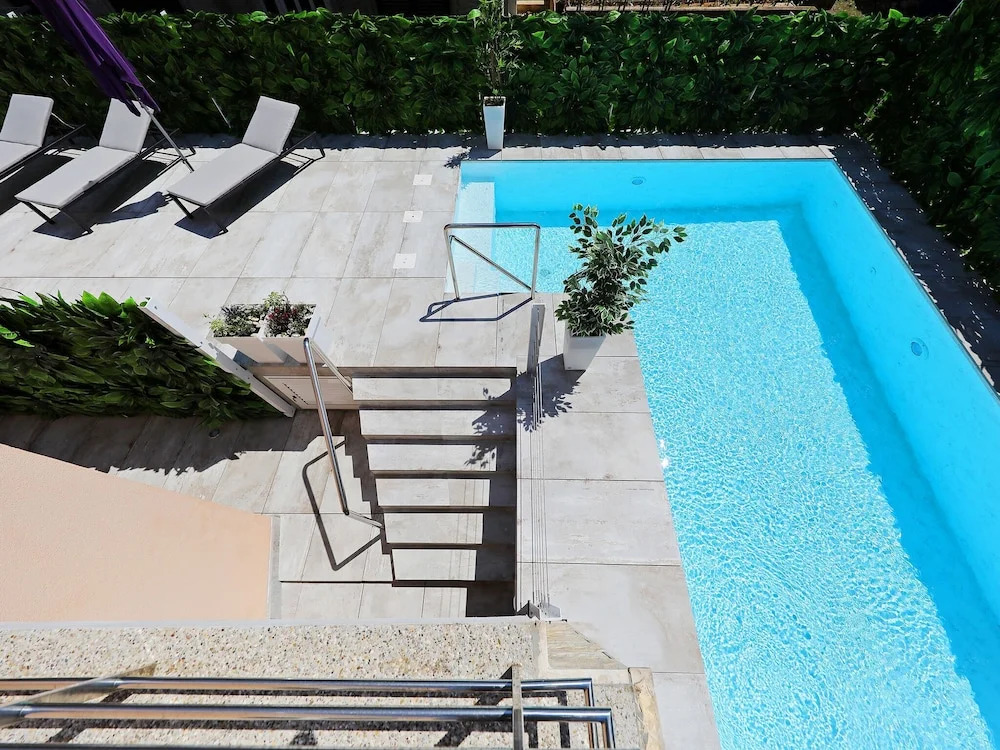 Fabulous Villa With Private Pool, Fenced Garden, Roofed Terrace, Great Location