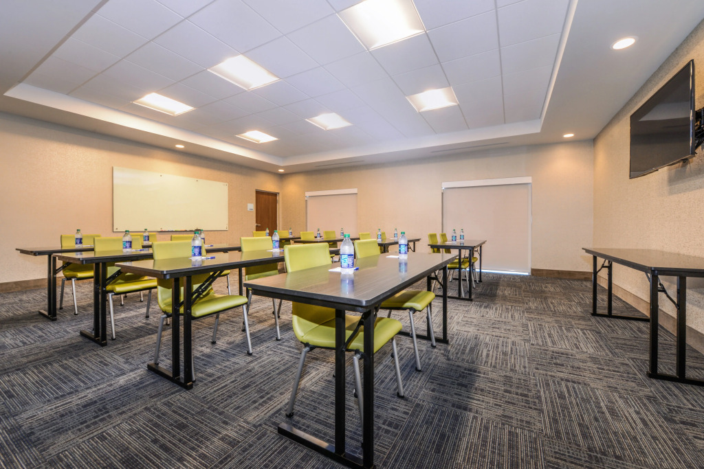 Holiday Inn Express & Suites - St. Petersburg - Madeira Beach by IHG